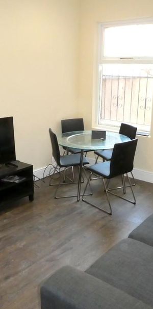 5 bedroom end of terrace house to rent - Photo 1