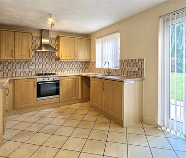 3 bedroom detached house to rent - Photo 2