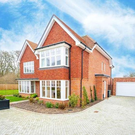 Blue Bell Rise, Worplesdon, GU3 - Photo 1