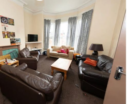 7 Bed - 31 Richmond Road, Headingley, Leeds - LS6 1BX - Student - Photo 1
