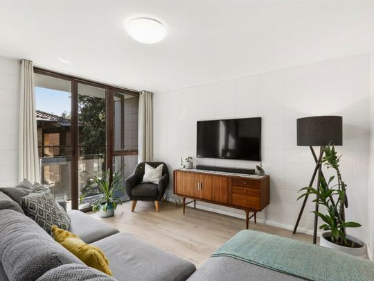 Stylish Apartment in the Heart of Mona Vale - Photo 1
