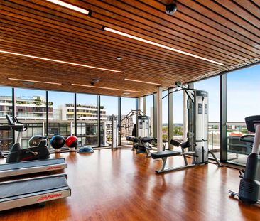 [North Facing]Waterfall - Modern Two Bedroom Plus Study/Guest Room ... - Photo 5