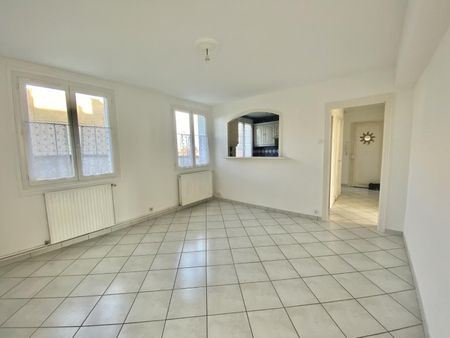 : Appartement à ST ETIENNE - Photo 5