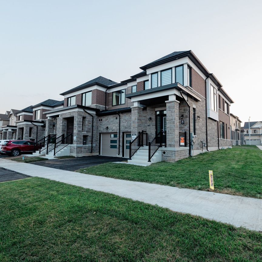 For Lease - 45 Tamworth Terrace, Barrie, Ontario - Photo 1