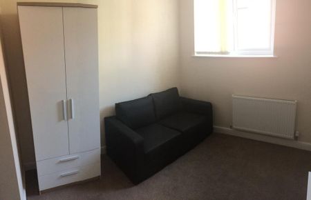 Studio to rent - Photo 2