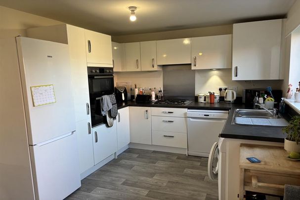 3 bedroom semi-detached house to rent - Photo 1