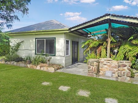 THREE BEDROOM RETREAT ON MORONEY STREET - Photo 4