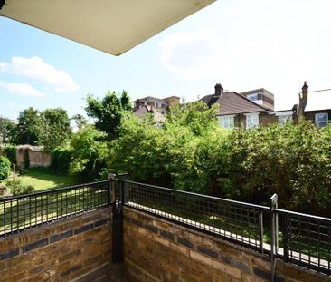 4 bedroom flat to rent - Photo 2