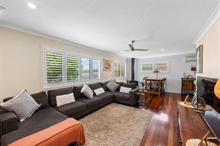 Spacious Family Home in Highly Sought After Location - Photo 2