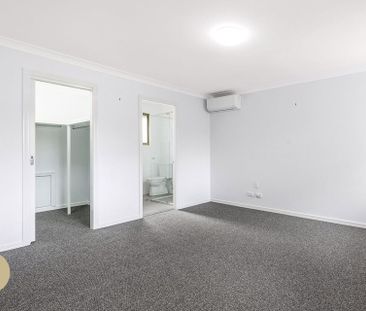 Spacious 3 Bedroom Townhouse - Photo 3