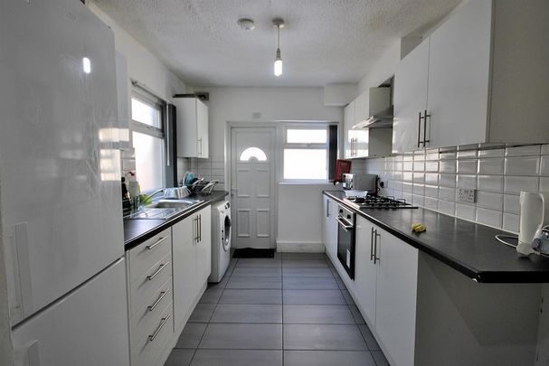 1 bedroom in a house share to rent - Photo 1