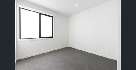 LUXURIOUS 2 BED 2 BATH APARTMENT WITH BALCONY AND PARKING! - Photo 2