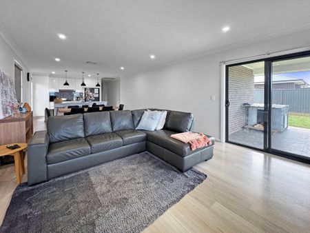 Beautiful 4-Bedroom Home in Magnolia Estate - Photo 3