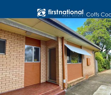 Well presented in a convenient location with private courtyard - Photo 4