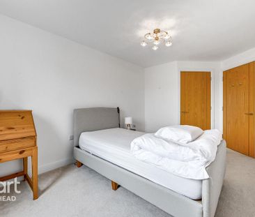 1 bedroom retirement property to rent - Photo 2