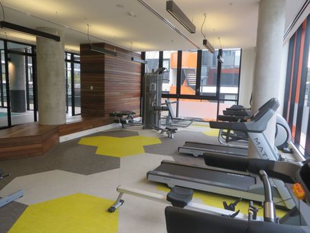 Stunning 2 Bed On The Banks Of The Yarra - Unfurnished - Photo 3