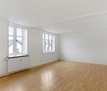 Rummelig 3-værelses lejlighed beliggende i Aalborg centrum - Foto 5