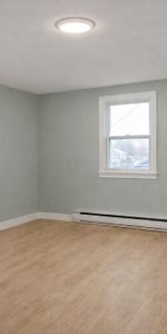 GRAND 3 1/2 À LACHUTE DISPONIBLE DÈS LE 1ER MARS 2026 - ENTIÈREMENT RENOVÉ - Photo 4