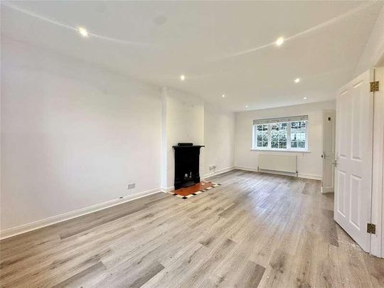 Woodhall Lane, Shenley, Radlett, Hertfordshire, WD7 - Photo 1