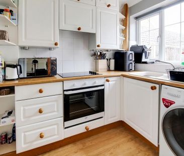 3 bedroom end of terrace house to rent - Photo 4