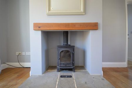 3 bedroom semi-detached house to rent - Photo 2