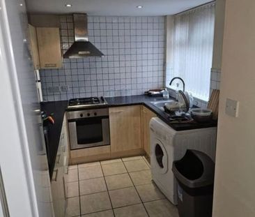 Room in a Shared House, Carnforth Street, M14 - Photo 2