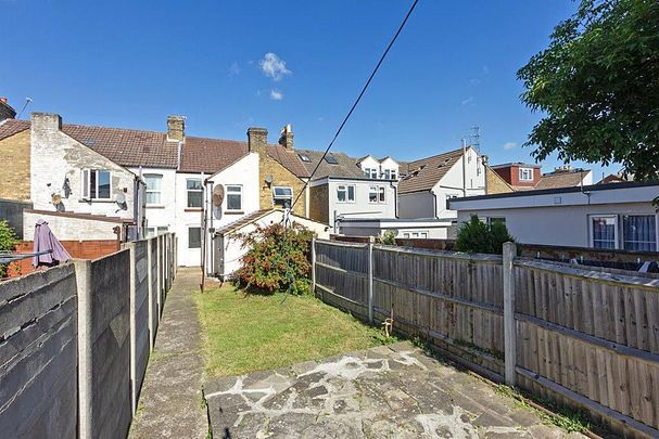 3 bedroom link detached house to rent - Photo 1