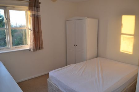2 Bed Flat, Grange Close, LS10 - Photo 5