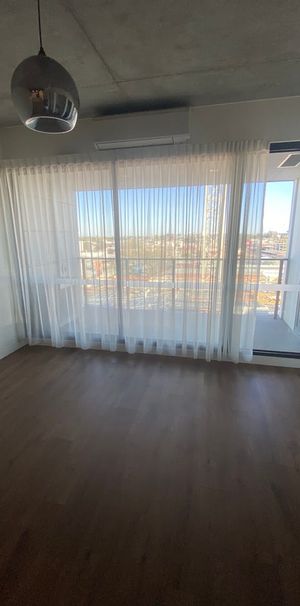 Vibrant Apartment - Photo 1