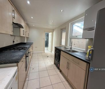 4 bedroom end of terrace house to rent - Photo 4