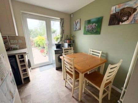 2 bedroom terraced house to rent - Photo 2