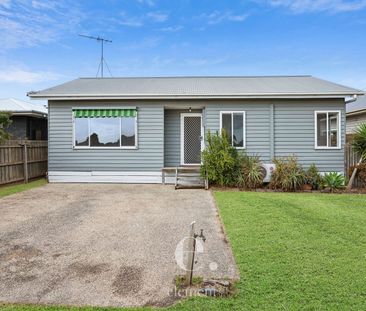 Coastal Living in Beautifully Updated Cottage - Photo 6