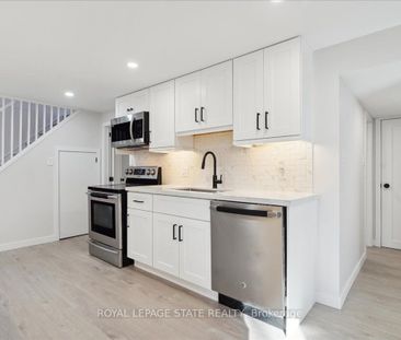 Detached Home For Lease | X8126100 - Photo 5