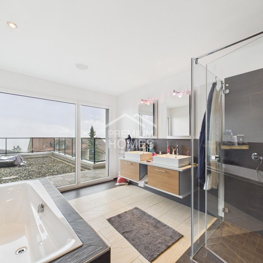 Architektur trifft Panorama: Wohnen mit Seeblick - Photo 1