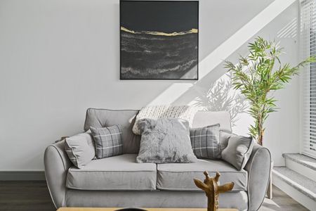 Peterborough - Photo 3