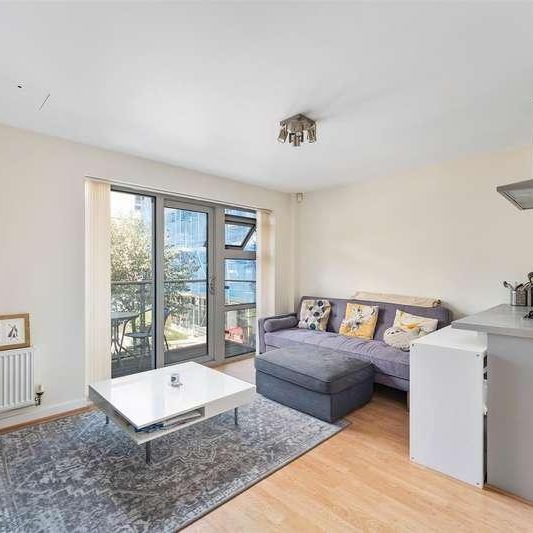 Ivory Court, Queen Mary Avenue, South Woodford, E18 - Photo 1