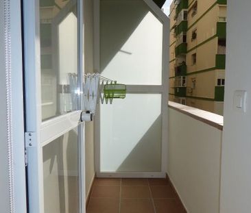 Apartamento de alquiler en Calle Magistrado Salvador Barbera, 5, La... - Photo 3