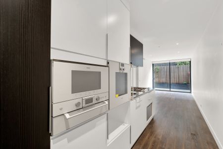 Secure Apartment in Prime South Yarra Location - Photo 3