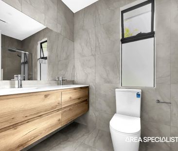 Brand New Modern 4-Bedroom Family Home in Prime Cranbourne Location! - Photo 5