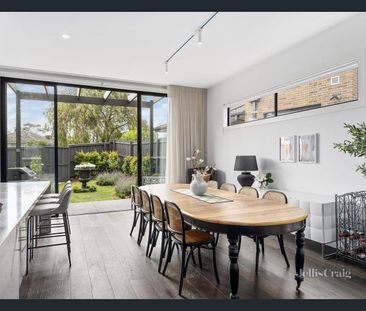 Designer Proportions in Seamless Location - Photo 1