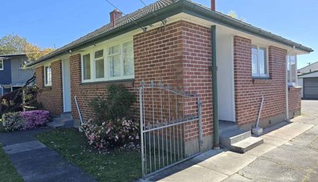 THREE BEDROOMS - HEATPUMP - PETS NEGOTIABLE - Photo 5