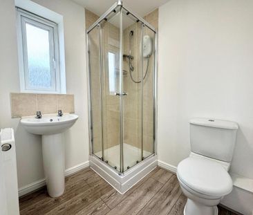 3 bedroom end of terrace house to rent - Photo 3