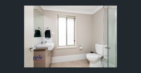 Private 1 Bedroom Flat with Extra Living Space/ 2nd Bedroom - Photo 5