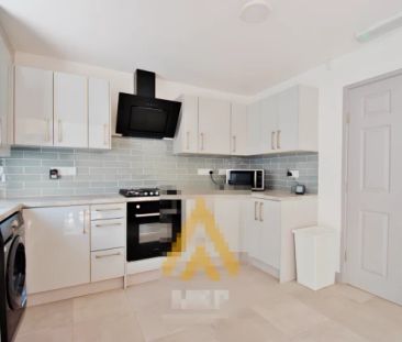 5 Bedroom 5 Bathroom - Photo 5