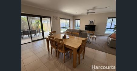 Stylish Family Home - Photo 4