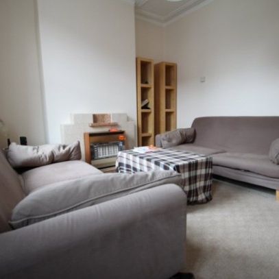 3 Bed - Homely 3 Bedroom House, Crookesmoor - Photo 1