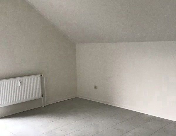 Gemütliche Dachwohnung in schöner Lage (WBS § 88 d notwendig) - Foto 1