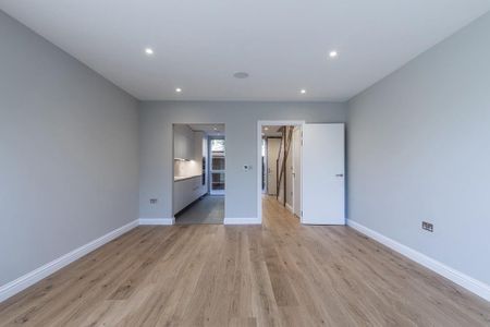 3 bedroom ground floor flat to rent - Photo 2