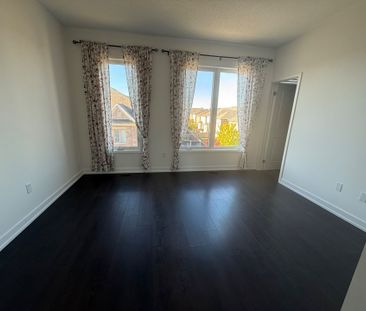 For Lease - 3094 Ernest Applebe Boulevard, Oakville, Ontario - Photo 3