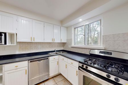 For Lease - 400 bloor Street Unit# 64, Mississauga, Ontario - Photo 4